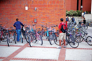 Locked up · Students look for space to secure their bikes at a rack in front of the Lyon Center, to avoid having their bikes impounded by DPS. - Ian Elston | Daily Trojan 