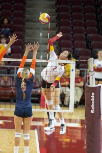 Upper hand · Sophomore outside hitter Samantha Bricio led the Women of Troy with 10 kills in USC’s 3-0 win against Oregon State. - Ralf Cheung | Daily Trojan 