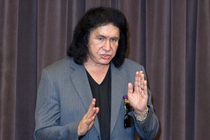 Path to success · Former KISS star Gene Simmons speaks to Neighborhood Academic Initiative participants at the University Club on Thursday evening about his own experiences facing adversity as an immigrant. - Austin Vogel | Daily Trojan 