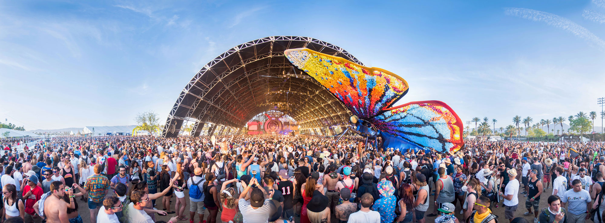 in-photos-coachella-2015-and-the-stunning-stages-daily-trojan