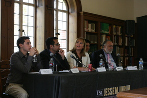 Room for debate · Panelists at Wednesday’s Talk Back lunch discussed the findings of a new poll that examined Latinas’ use of new media. - Nick Muellerleile | Daily Trojan