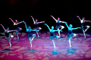 En pointe ·  Members of the USC Chamber Ballet Company perform at the first “Dialects of Dance” concert in Bovard last Sunday. The company hosted the event, which also featured hip hop, Chinese and Latin groups. - Ian Elston | Daily Trojan