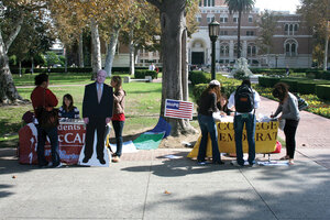 Politicking · Students table on Trousdale Parkway for  candidates during the 2008 presidential elections. USC’s campus has seen a drop in political activity since then. - Mike Lee | Daily Trojan