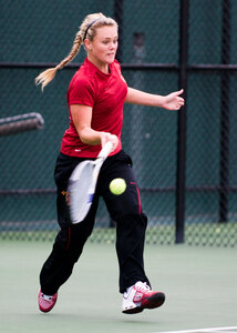 Three’s company · Senior Sarah Fansler was one of three Women of Troy who swept their matches at the Duel in the Desert in Palm Springs, Calif. Fansler defeated four players from the University of Texas-Austin. - Eric Wolfe | Daily Trojan