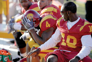 Headache · Injured receiver Damian Williams looks to console devastated running back Joe McKnight during the Trojans’ lopsided loss to Stanford. - Mike Lee | Daily Trojan