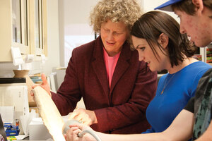 Border crossing · Lynn Dodd, a project leader for the West Bank and East Jerusalem Searchable Map, examines an ancient Egyptian gravemarker with senior Jenny Crawford. - Dieuwertje Kast | Daily Trojan