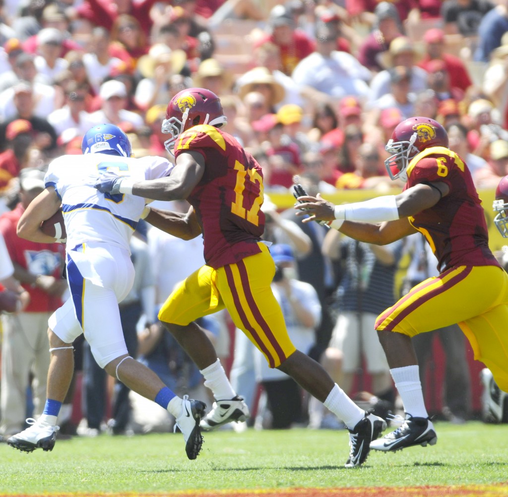 Linebacking Corps Thins With Injuries Daily Trojan