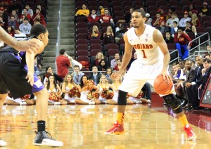 Moving on · Senior guard Jio Fontan, who scored 16 points in the loss at Cal, looks to get the team refocused for Sunday’s game against UCLA. - Ricardo Galvez | Daily Trojan 