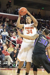 Locked in · Senior forward Eric Wise poured in 12 points and grabbed eight rebounds in Sunday’s 71-60 win over Washington. - Ricardo Galvez | Daily Trojan 