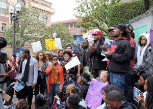 Stand Up· Nate Howard (right), a ‘14 alumnus, talks at a May 6 protest about his experience at the hands of the Los Angeles Police Department during a protest on May 6. Along with five other students, Howard was arrested. - Razan Al Marzouqi | Daily Trojan 