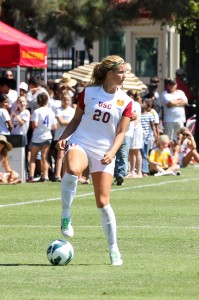 Fast break · USC sophomore midfielder Megan Borman scored the Women of Troy’s lone goal against Cal State Fullerton in the first minute. - Nick Entin | Daily Trojan 