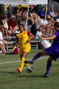 Crossed up · Senior midfielder Autumn Altamirano has two assists for the Women of Troy this season after starting all 18 games last year. - Joseph Chen | Daily Trojan 