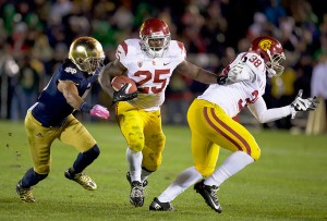 Redd alert · USC senior tailback Silas Redd (25) had 19 carries for 112 yards and one touchdown against Notre Dame, his first 100-yard rushing game since Oct. 13, 2012 in the Trojans’ 24-14 victory over Washington. - Ralf Cheung | Daily Trojan 