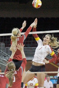 Smooth sailing · Senior middle blocker Alexis Olgard recorded eight kills and a .889 hit percentage in USC’s 3-0 win over Washington State. - Anna Schwartz | Daily Trojan 