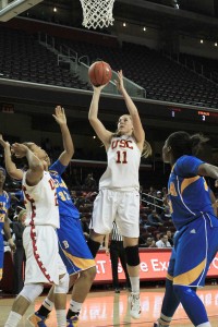 Primetime performance · Cassie Harberts powered the Women of Troy with 17 points and nine rebounds during the team’s win over UCLA. - Corey Marquetti | Daily Trojan 