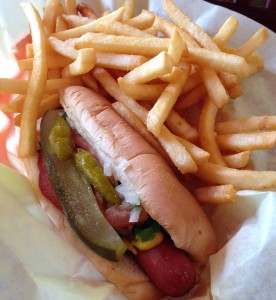 Dog eat dog world · Chicago-based Budacki’s Drive In takes Los Angeles by storm with its new restaurant, Budacki’s Hot Dog. - Euno Lee | Daily Trojan 