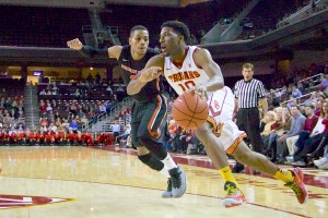 Duck hunter · Senior guard Pe’Shon Howard led the Trojans with 20 points — 16 of which came in the first half — against Oregon. Howard entered his final home game at USC averaging 10.9 points per game. - Jojo Korsh | Daily Trojan 