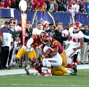 Hayes of Thunder · Linebacker Hayes Pullard (10) could have entered the NFL Draft after last year, but came back for his senior campaign. Pullard will provide consistency for a team that endured a chaotic 2013 season. - Daily Trojan File Photo 