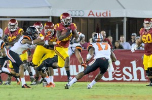 Seize the Davis · Sophomore tailback Justin Davis found the endzone twice in Saturday’s victory over Oregon State, once on the ground and once through the air. Davis has 203 yards and three total touchdowns this season. - Benjamin Dunn | Daily Trojan 