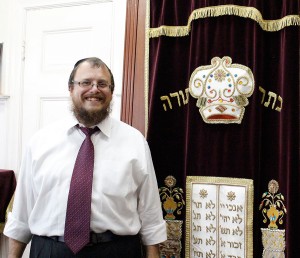 United · Rabbi Dov Wagner of Chabad @ USC enjoys hosting the Jewnity event at the Chabad house becaues it creates a family-friendly environment. - Jessica Magana | Daily Trojan 