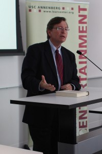 White lies · Investigative journalist Charles Lewis (above) speaks at the “Investigating Power and the Future of Truth” forum on Thursday.  - Christine Yoo | Daily Trojan 