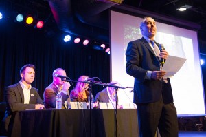 Election 2014 · Above, Dan Schnur, director of the Unruh Institute of Politics, moderates a panel discussion during a live election viewing party at the Ground Zero Performance Café on Tuesday.  - Chandler Golan | Daily Trojan 