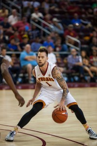 Brave-hardt · Redshirt sophomore guard Katin Reinhardt, who sat out last year after transferring from UNLV, scored 19 points on Monday. - Brian Ji | Daily Trojan 