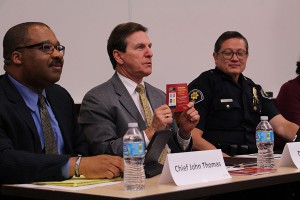 Safety first · USC and Department of Public Safety officials discussed the impact of their newly developed smartphone app, LiveSafe, on Tuesday. - Zhiliang Zhao | Daily Trojan 