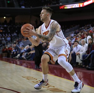 Kenneth Rodriguez-Clisham | Daily Trojan Close but no cigar · Redshirt sophomore guard Katin Reinhardt had his best game in a Trojan uniform since transferring from UNLV, but his team was unable to get the win. 