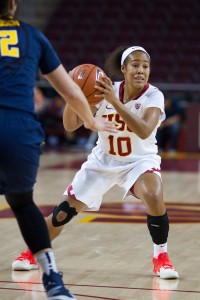 Road trippin’ · Junior guard Courtney Jaco and the women’s basketball team head north for two games at Washington and Washington State. - Brian Ji | Daily Trojan 