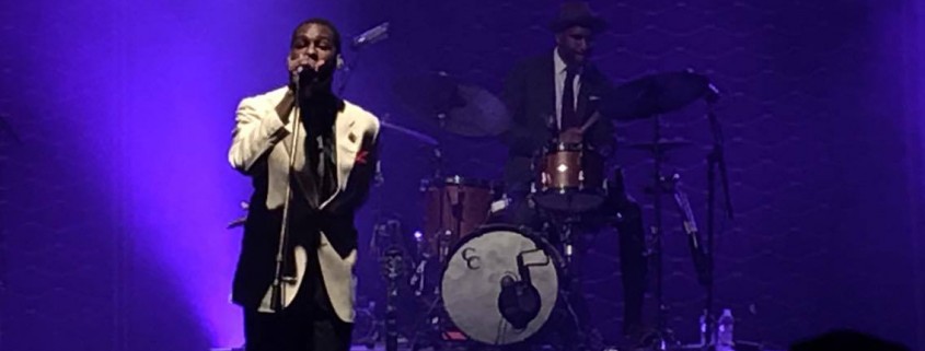 Retro R&B singer Leon Bridges and his band perform their debut album "Coming Home" in a Koreatown venue. Sean Keith | Daily Trojan