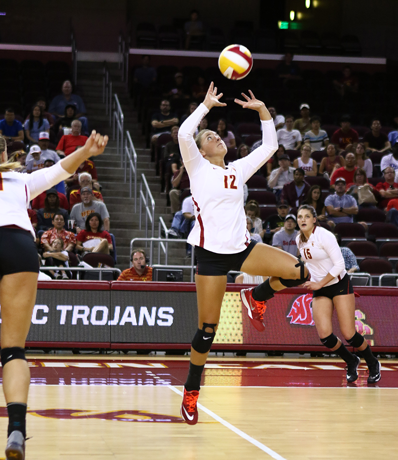 Women’s volleyball has holes to fill on the team - Daily Trojan