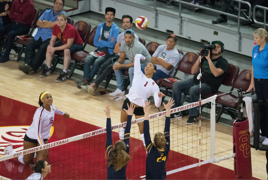 Womens Volleyball Splits Weekend Versus Cal Stanford Daily Trojan