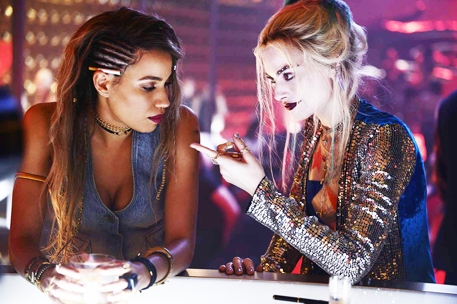 Review ‘birds Of Prey Offers Colorful Feminist Diverse Superhero Tale Daily Trojan 