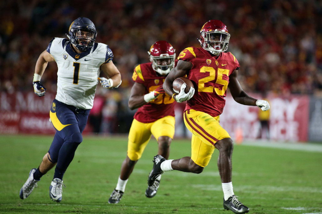 Ronald jones takes a carry in a game against Cal.
