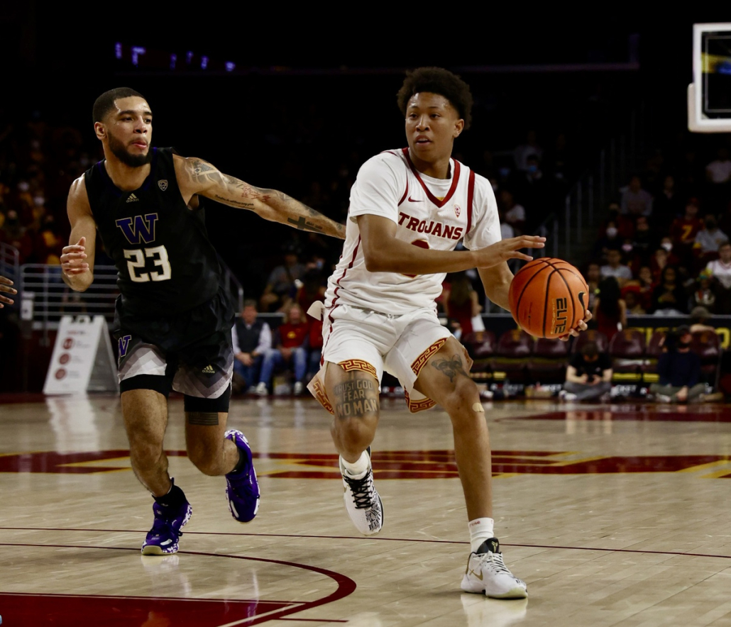 Junior guard Boogie Ellis drives toward the basket during USC’s game against Washington. 