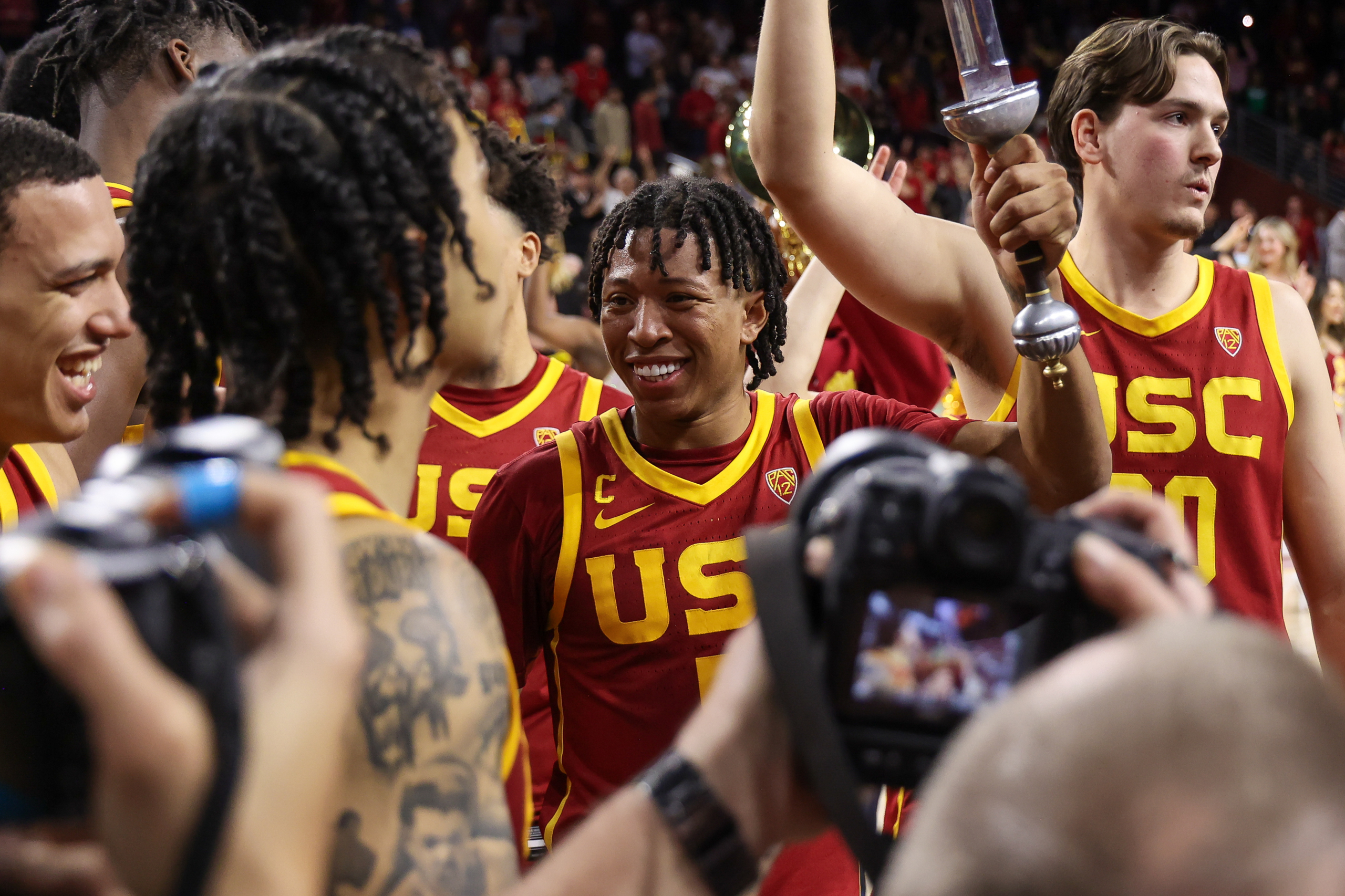 USC overcomes late deficit to improve to 2-0 with 34-30 win over