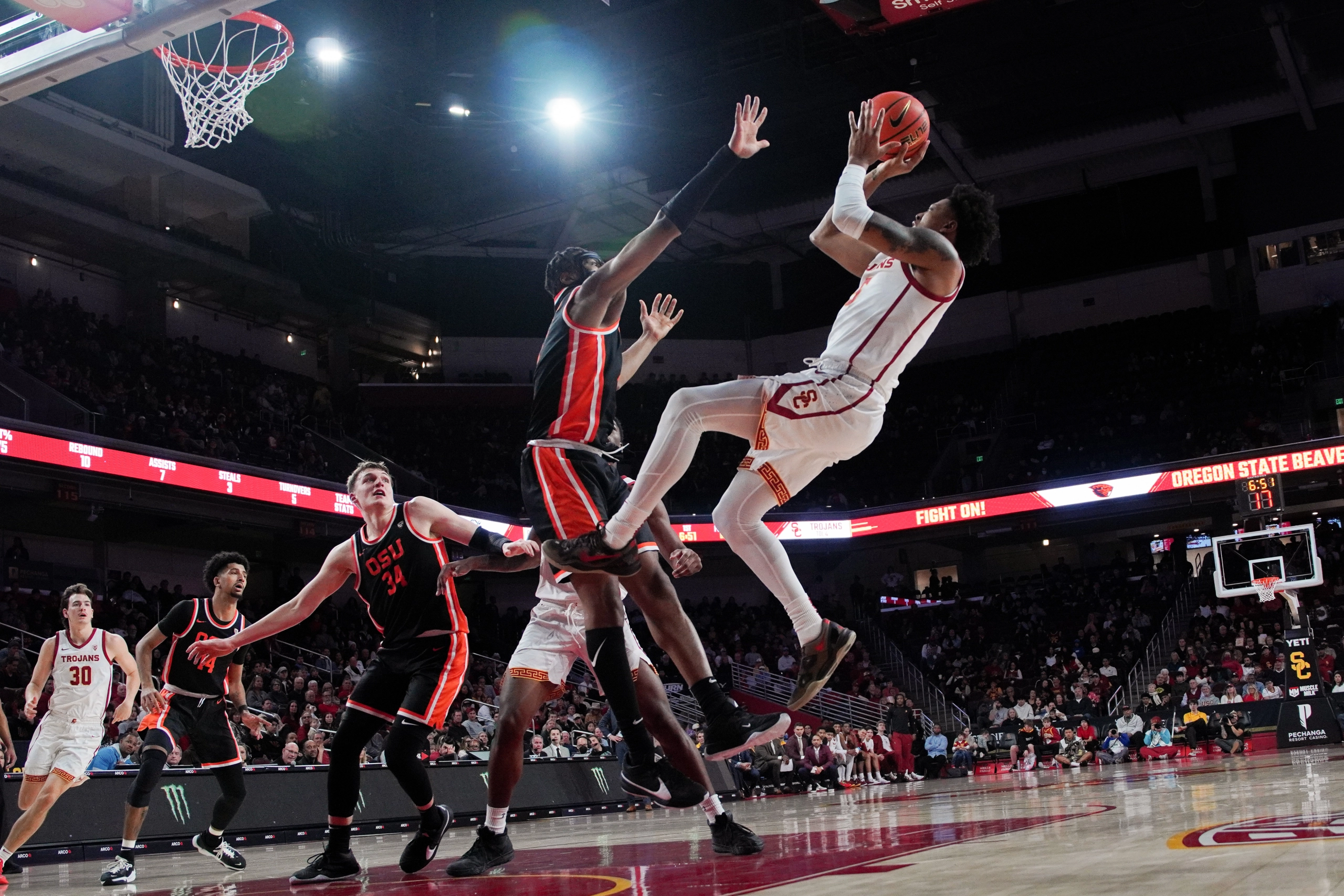 Men's basketball heads across town for UCLA battle - Daily Trojan