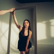 Lizzy McAlpine promoting "Older"