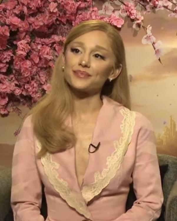 Ariana_Grande_promoting_Wicked_(2024)_2