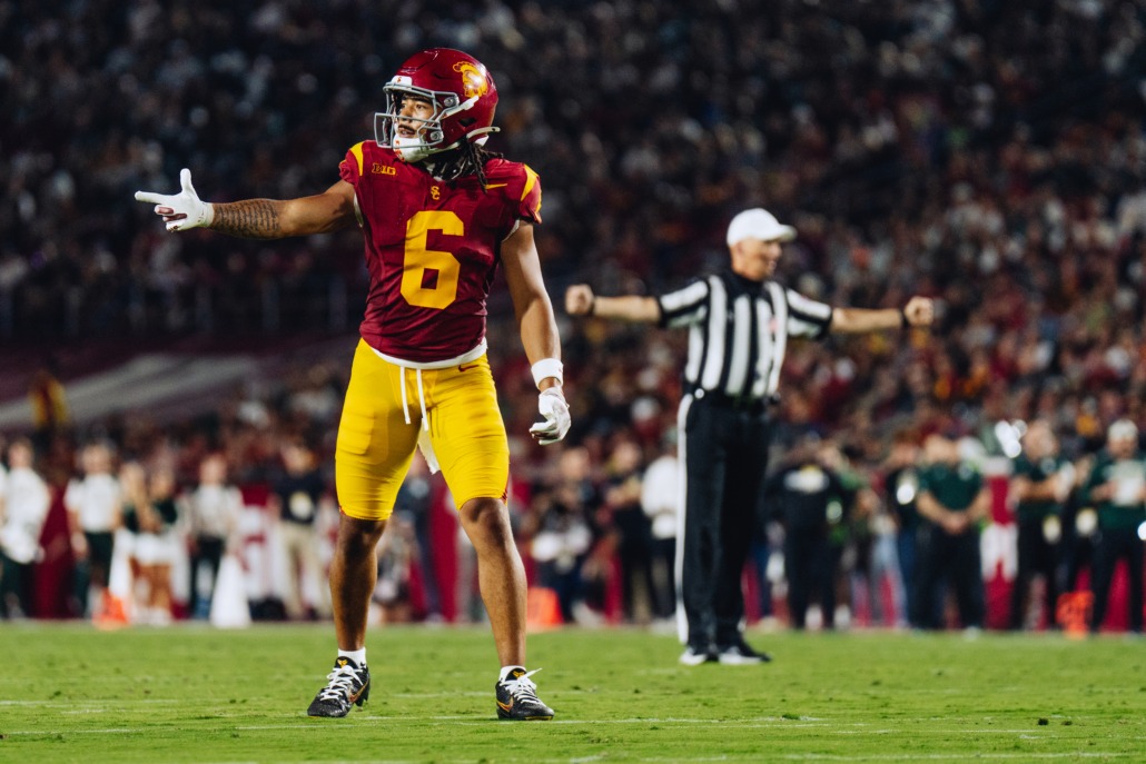 Makai Lemon prepares for a snap in 2025.