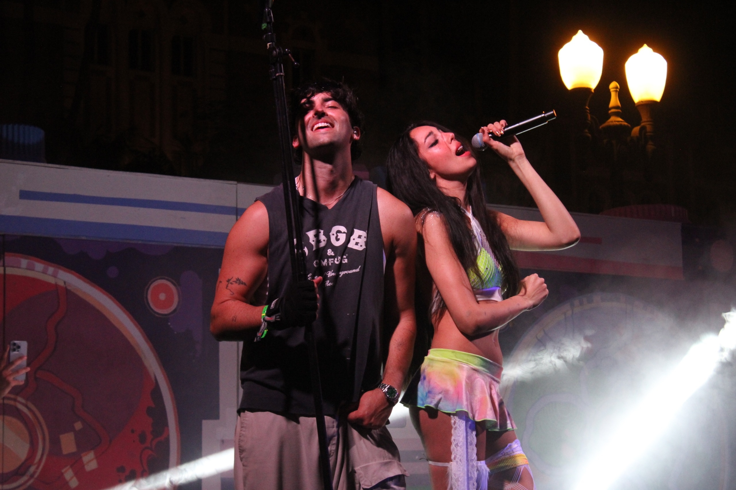 BETWEEN FRIENDS' siblings Savannah and Brandan Hudson sing together.