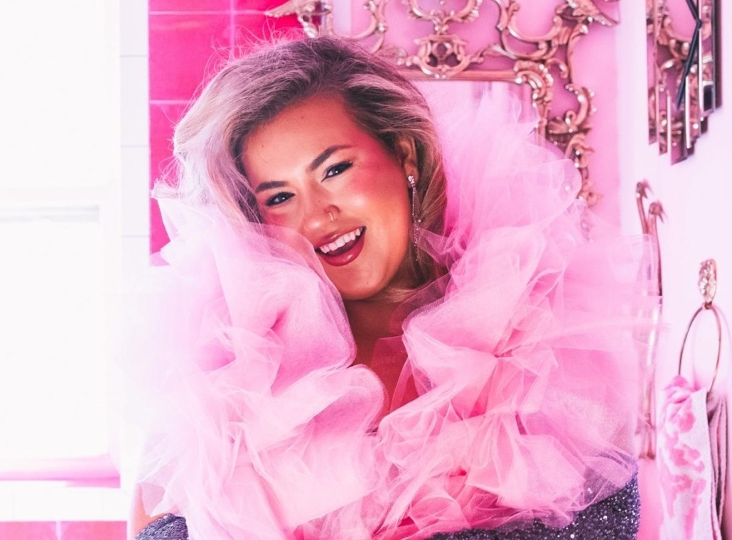 SQUARE Photo of rising pop star Molly Grace in a pink outfit.