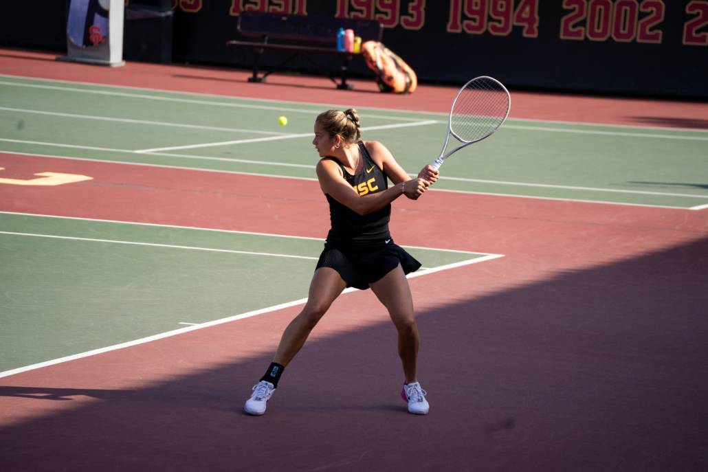 womens-tennis-vs-texas-jake-berg-5 Senior Immi Haddad is looking to mirror the success her teammates had in the tournament. She is pictures in a match against Texas on Jan. 17, 2025. File photo by Jake Berg